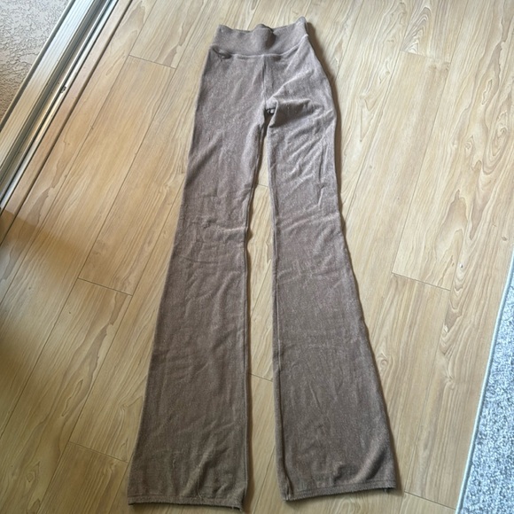 LOUNGE FLARED LEGGINGS - Picture 1 of 5